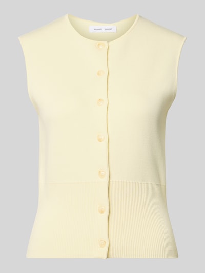 Produktfoto, mouwloos vest uit viscosemix met ronde hals en knoopsluiting van Samsøe Samsøe, model 'ANNE', regular fit, ruglengte maat S 50 cm, zachtgeel, fijne structuur, gladde en geribde texturen.