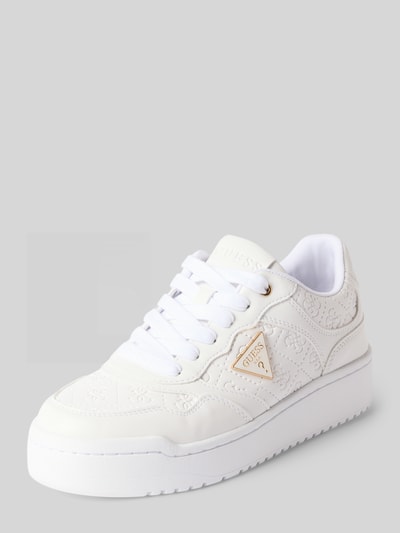 Produktfoto, Sneaker mit Label-Patch und -Prägung Modell 'MIRAM6' von Guess, weiß, strukturierte Oberfläche, Plateausohle, Damen-Sneaker