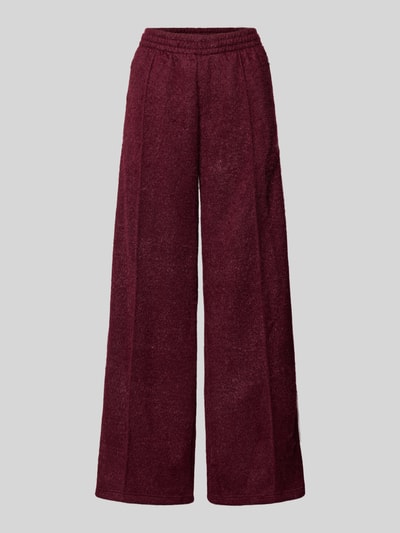 Produktfoto, Sweatpants mit elastischem Bund van adidas Originals in bordeauxrood met glittereffect, los model, labelstitching, ritszakken, binnenbeenlengte maat S 81 cm