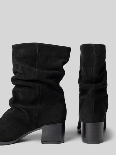 Produktfoto, Stiefel aus echtem Leder von Copenhagen in Schwarz mit glatter Sohle, Raffungen und 6 cm Absatz, matte Textur