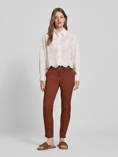 Christian Berg Woman Slim Fit Stoffhose mit verkürztem Schnitt Mittelbraun 1