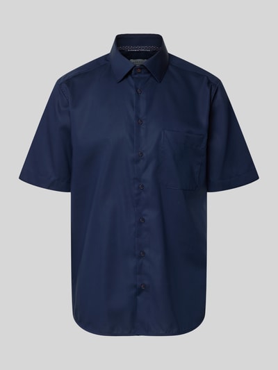 Produktfoto, Comfort Fit Business-Hemd aus Reine Baumwolle mit Kentkragen und 1/2-Arm von ETERNA, tiefblau, glatte Textur, Konfektionsgrößen im Kontext