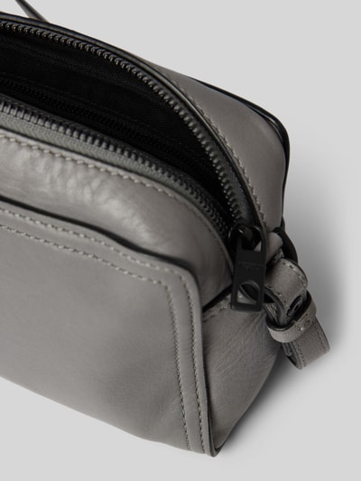 LIEBESKIND BERLIN Handtasche aus Leder mit Label-Detail Modell 'CHUDY' Anthrazit 4