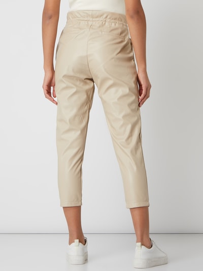 Karo Kauer Mom Fit Bundfaltenhose in Leder-Optik  Ecru 5