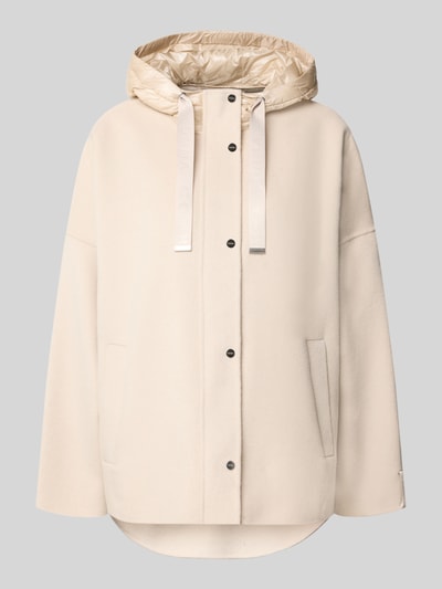 Produktfoto, Jacke mit Kapuze von COMMA in Beige, lockere Passform, glatte Oberfläche, große Knöpfe, seitliche Eingrifftaschen, Vorderansicht, Rückenlänge 73 cm, Schulterbreite 70 cm, Brustweite 65 cm, Ärmellänge 45 cm