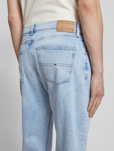 Tommy Jeans Slim Fit Jeans aus Baumwoll-Mix mit Label Patch Modell 'RYAN' Hellblau 3