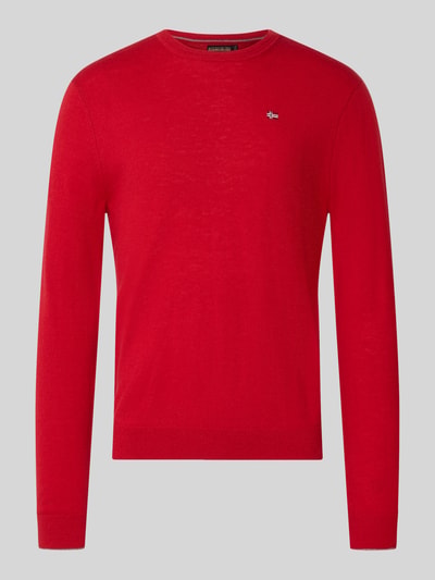 Produktfoto, roter Slim Fit Strickpullover aus reiner Wolle Modell 'DAMAVAND' von Napapijri, elastische Abschlüsse, Label-Detail, glatte Textur