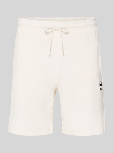Produktfoto, Shorts mit Logo-Stitching Modell 'EGEO' von SERGIO TACCHINI, weiß, Baumwoll-Mix mit Stretch-Anteil, lockerer Schnitt, elastischer Bund mit Kordelzug, seitliche Eingrifftaschen, Bundweite 40 cm, Innenbeinlänge 20 cm, ruhige glatte Textur.