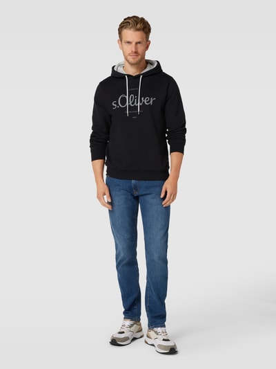 s.Oliver RED LABEL Hoodie mit Logo-Print und Kapuze mit Tunnelzug Black 1