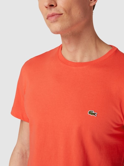 Lacoste T-shirt o kroju regular fit z naszywką z logo Pomarańczowy 3