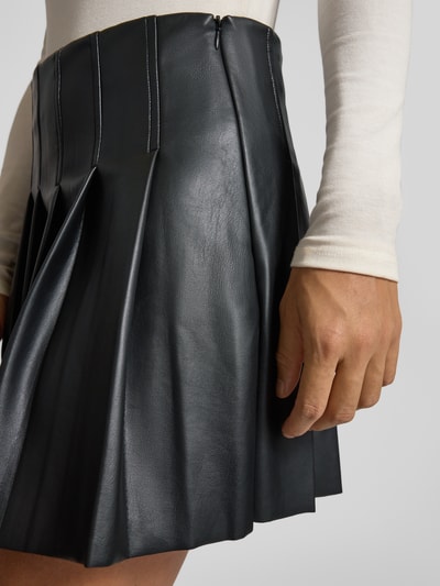 Only Rok in leerlook met plooien, model 'DORIT' Zwart - 3