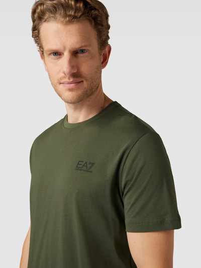 EA7 Emporio Armani T-Shirt mit Label-Print auf der Rückseite Oliv 3