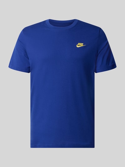 Produktfoto, Regular Fit T-Shirt aus reiner Baumwolle von Nike in kräftigem Blau mit gelbem Logo, glatte Textur, Herren T-Shirt