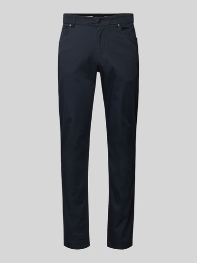Produktfoto, Hose mit Eingrifftaschen von Christian Berg Men aus dunkelblauem Baumwoll-Elasthan-Mix, Slim-Fit, Gesäßtaschen, glatte Struktur