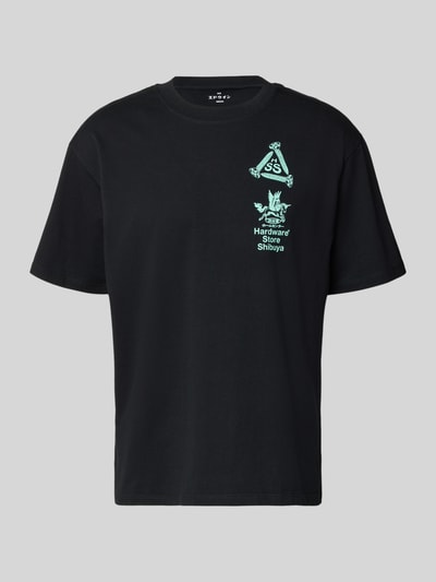Produktfoto, T-Shirt mit Print und Rundhalsausschnitt von Edwin, czarna bawełna, krój relaxed fit, nadruk z przodu, długość tyłu w rozmiarze M: 72 cm