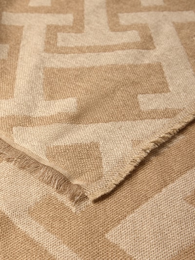 Produktfoto, Schal mit Woll-Anteil van Tommy Hilfiger in beige met all-over logomotief, korte franjes, webware materiaalverwerking