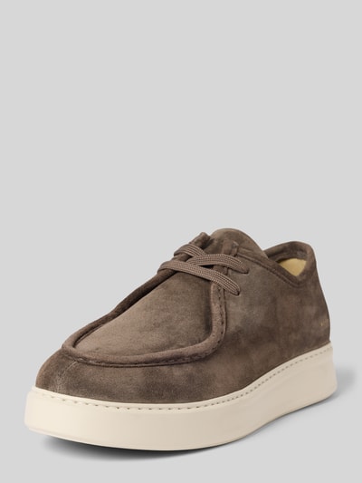 Produktfoto, Sneaker aus echtem Leder Modell 'Vick Ryan' von Nubikk in Braun mit abgerundeter Passform und profilierter Sohle, Damen Sneaker.