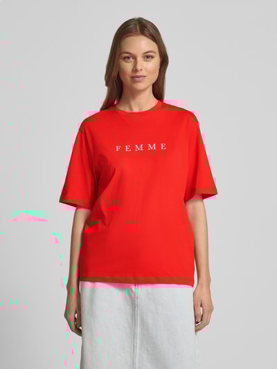 Selected Femme T-shirt o kroju oversized z nadrukiem z logo model ‘VILJA’ Czerwony 4
