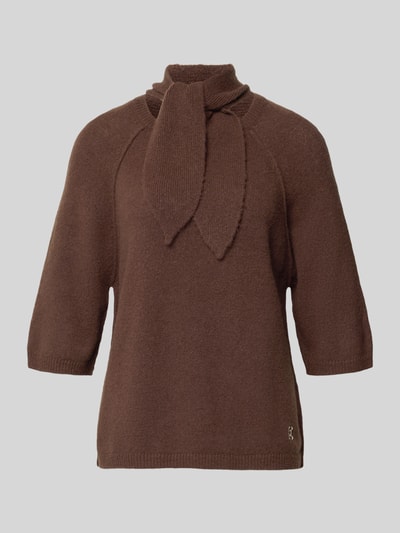 Produktfoto, braunes Strickshirt mit Schal und Rundhalsausschnitt von Smith and Soul, gerader Schnitt, halbe Ärmel, feine Struktur, elastischer Material-Mix mit Alpaka-Anteil, Logo-Stitching am Saum, dezente Textur, Rückenlänge 59 cm, Ärmellänge 47 cm