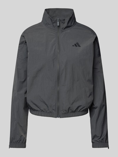Produktfoto, Regular Fit Jacke mit Stehkragen von adidas Sportswear w kolorze grafitowym, logo, suwak, elastyczne wykończenia, tekstura gładka