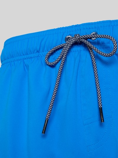 Produktfoto, Badehose mit Seitentaschen und Klettverschlusstasche hinten von PUMA in Blau, elastischer Bund, strukturierte Oberfläche