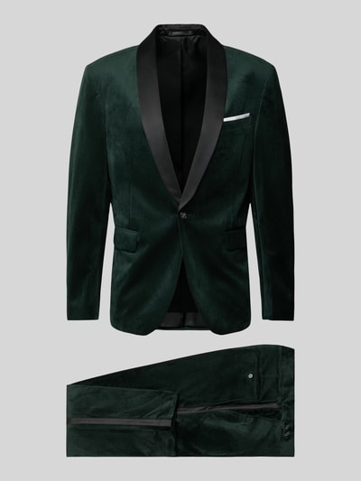 Produktfoto, Slim Fit Anzug aus Samt von Lindbergh in Dunkelgrün mit Schalkragen, Brust- und Pattentaschen, Knopfverschluss, Brusttasche mit Einstecktuch, Anzughose mit Haken-, Knopf- und Reißverschluss, samtige Textur und glatte Oberflächen.