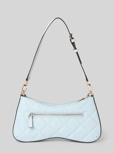 Produktfoto, Shoulder Bag mit Logo-Detail Modell 'Libby' von Guess in hellblauer Leder-Optik mit Zier-Detail, Hauptfach mit Reißverschluss, abnehmbarer Schulterriemen, Größe 30 cm Breite, 16 cm Länge, 5 cm Tiefe, Schulterriemen 55 cm.