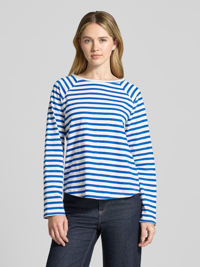 Modelka prezentuje Bluzka z długim rękawem z okrągłym dekoltem model 'Liva' od Lollys Laundry, bawełna, krój relaxed fit, długość tyłu 60 cm, widok całej sylwetki z przodu