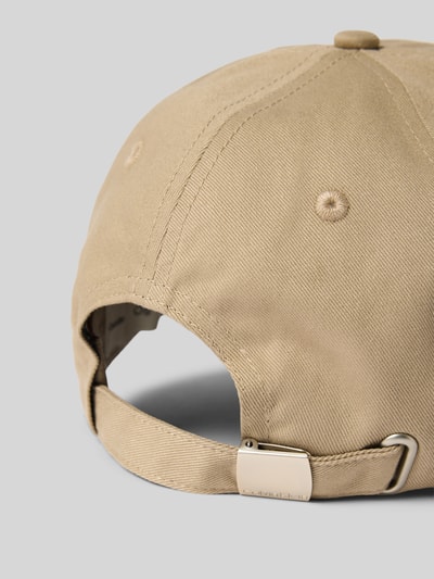 Produktfoto, Größenverstellbare Cap mit Label-Stitching von CK Calvin Klein aus reiner Baumwolle in Beige, verstärkter Schirm, Metallschnalle