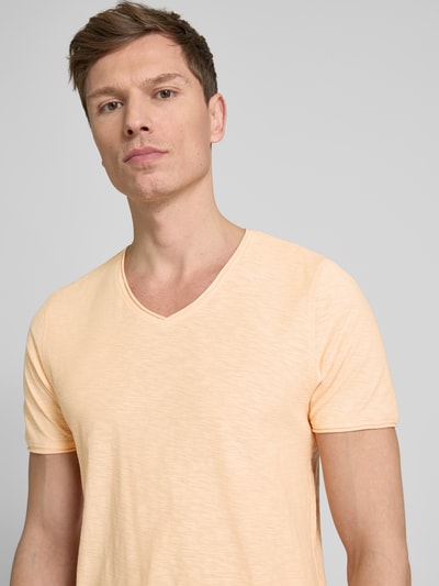 MCNEAL T-Shirt mit V-Ausschnitt Apricot 3