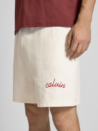 Calvin Klein Jeans Regular Fit Sweatshorts mit Logo-Stitching Modell 'Terry' Offwhite 3