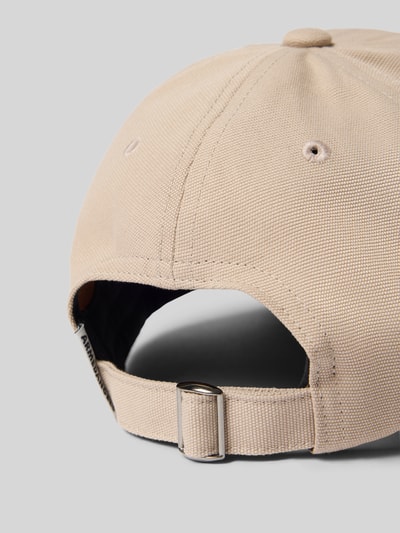 Produktfoto, Basecap aus reiner Bio-Baumwolle Modell 'YENAAS' von Armedangels, jednolity beżowy kolor, bawełniana tekstura, regulowany pasek z metalową sprzączką