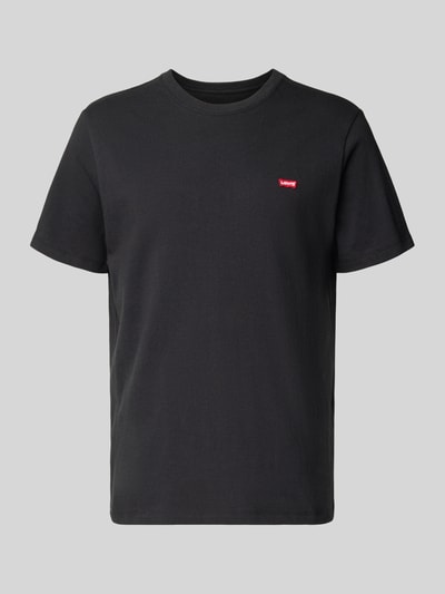 Produktfoto, czarne T-Shirt mit Label-Stitching von Levi's®, bawełna, regular fit, okrągły dekolt, długość tyłu 70 cm, gładka faktura