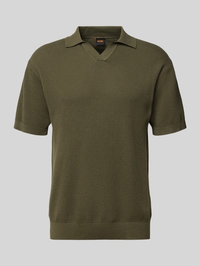 Productfoto, Regular Fit Poloshirt aus reiner Baumwolle Modell 'KOCELLO' van BOSS Orange in effen olijfgroen, structuur breisel, polokraag met V-hals, korte mouwen met geribde boorden, labelpatch, herenshirt.