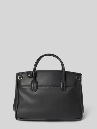 Produktfoto, czarna Handtasche mit Logo-Prägung Modell 'Gloria' von LIEBESKIND BERLIN, matowa faktura, z trzonkiem i odpinanym paskiem, Szerokość w rozmiarze 1: 28 cm, długość: 19 cm, głębokość: 12 cm, długość paska: 118 cm, główna komora z klapą, zewnętrzna kieszeń z klapą