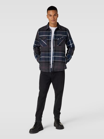 Barbour Regular Fit Freizeithemd mit Tartan-Karo und Pattentaschen Black 1