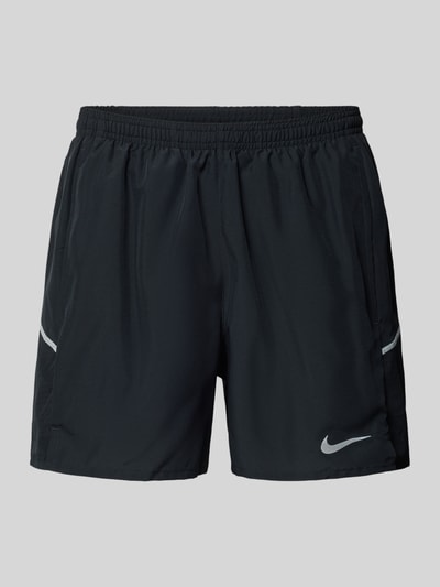 Produktfoto, Shorts mit seitlichen Eingrifftaschen und Logo-Print von NIKE TRAINING in Schwarz, Loose Fit, elastischer Bund, glatte Struktur
