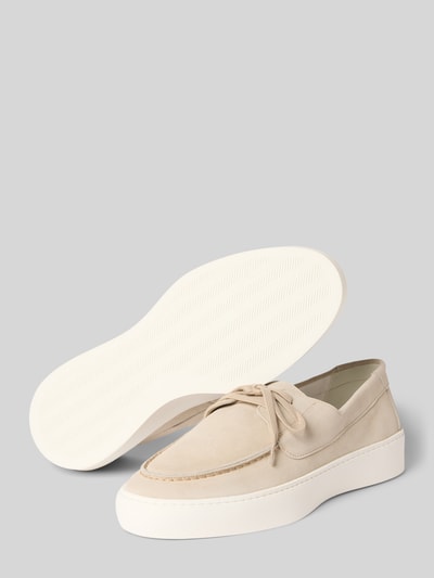 Produktfoto, Loafers aus Leder mit Schnürung Modell 'Leeway' von Steve Madden für Herren, beiges Echtleder, Gummisohle, Absatzhöhe 4 cm, Schafthöhe 6 cm, Schaftweite 6 cm, runde Form, glatte Textur, weiße Laufsohle.
