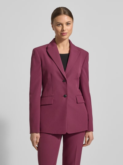 Vrouwenmodel draagt Regular fit blazer met stijgende reverskraag model 'ASMALLA-1' van HUGO, effen, 2-knoop, klepzakken, voorkant bovenlichaam close-up.