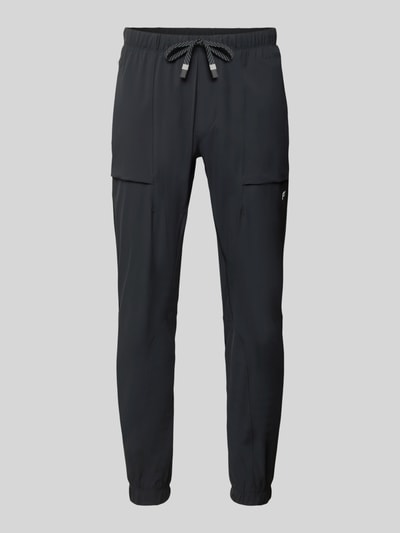 Produktfoto, Slim Fit Sweatpants mit Logo-Print von Fabletics in Schwarz, elastischer Material-Mix, Reißverschlusstaschen, Tunnelzugbund.
