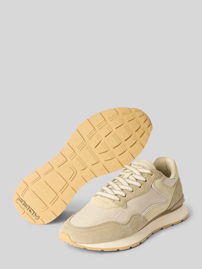 Produktfoto, Sneaker aus Leder-Mix mit Logo-Detail Modell 'City' von HOFF in Creme- und Beigetönen, Schnürverschluss, profilierte Sohle, abgerundete Passform, Absatzhöhe 5 cm, Schafthöhe 7 cm, Schaftweite 6 cm.