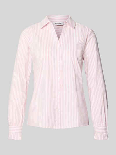 Produktfoto, Hemdbluse aus Baumwoll-Mix von MORE, rosa-weiß gestreift, Knopfleiste, taillierter krój, elastyczne zakończenia rękawów z falbaną, Mieszanka bawełny z dodatkiem streczu, długość tyłu 63 cm, długość rękawów 61 cm, kontekst: damska bluzka koszulowa