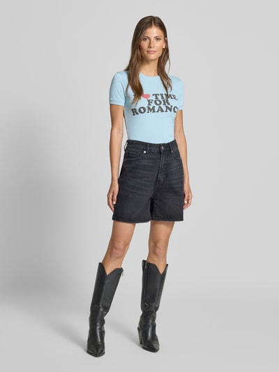 Jake*s Casual T-Shirt in Ripp-Optik mit Schriftzug Eisblau 1