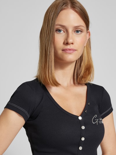 Guess T-Shirt mit Label-Print Modell 'HENLEY' Black 3