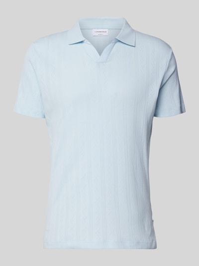 Produktfoto, Regular Fit Poloshirt in Jaquard-Strick von Lindbergh in Hellblau, reine Baumwolle, dezentes Label-Detail, strukturierte Oberfläche
