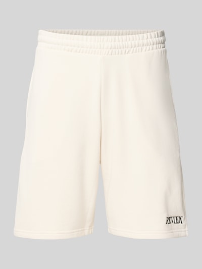 Produktfoto, Regular Fit Shorts mit Label-Stitching von REVIEW in Creme, elastischer Bund, Baumwoll-Mix, sichtbares Label am Bein.