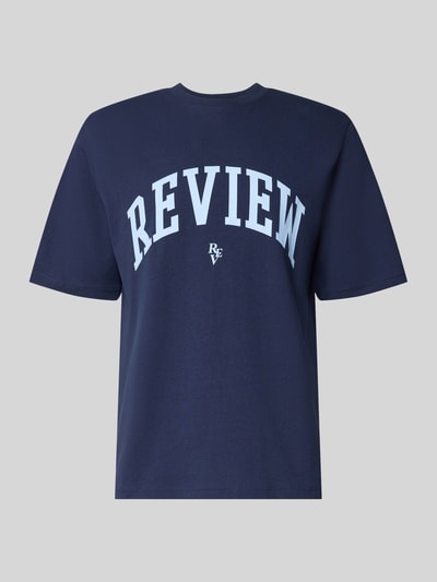 Produktfoto, T-Shirt mit Label-Print und Rundhalsausschnitt von REVIEW, Herren T-Shirt aus Reine Baumwolle im Regular-Fit, dunkelblau