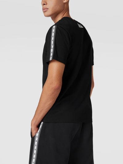 Nike T-shirt met galonstrepen, model 'REPEAT' Zwart - 5