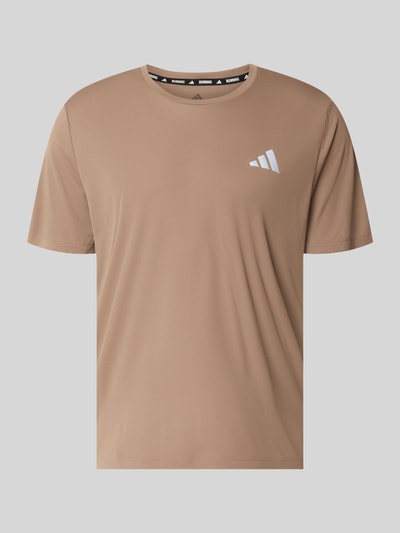 Produktfoto, beiges Regular Fit Sport-T-Shirt mit Logo-Print Modell 'Run Ess Tee M' von adidas Training, glatte Textur