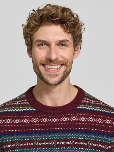 MCNEAL Slim Fit Strickpullover aus Baumwoll-Mix mit Rundhalsausschnitt Dunkelrot Melange 3